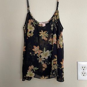 Women’s forever 21 floral tank - medium - so cute! 😍